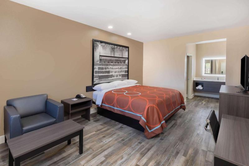 Super 8 by Wyndham Houston NW Beltway 8/West Rd - image 11