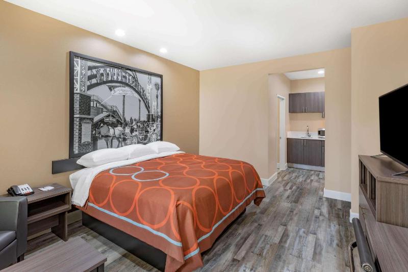 Super 8 by Wyndham Houston NW Beltway 8/West Rd - image 48