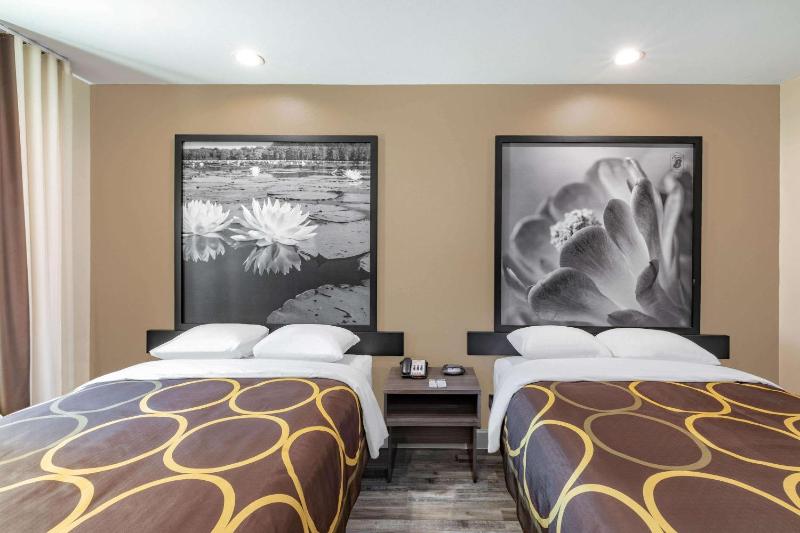 Super 8 by Wyndham Houston NW Beltway 8/West Rd - image 2