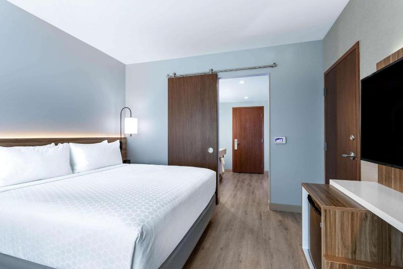 King Room - Non-Smoking image 3