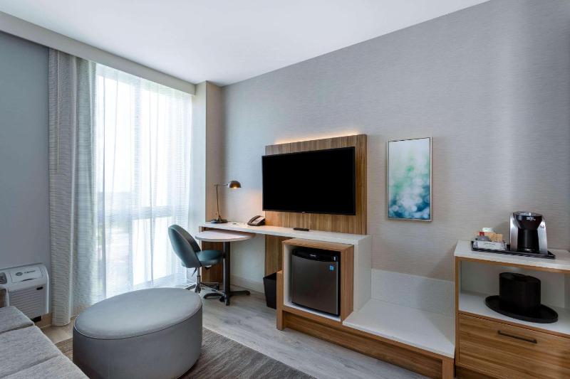 One-Bedroom King Suite - Mobility/Hearing Accessible - Non-Smoking image 1