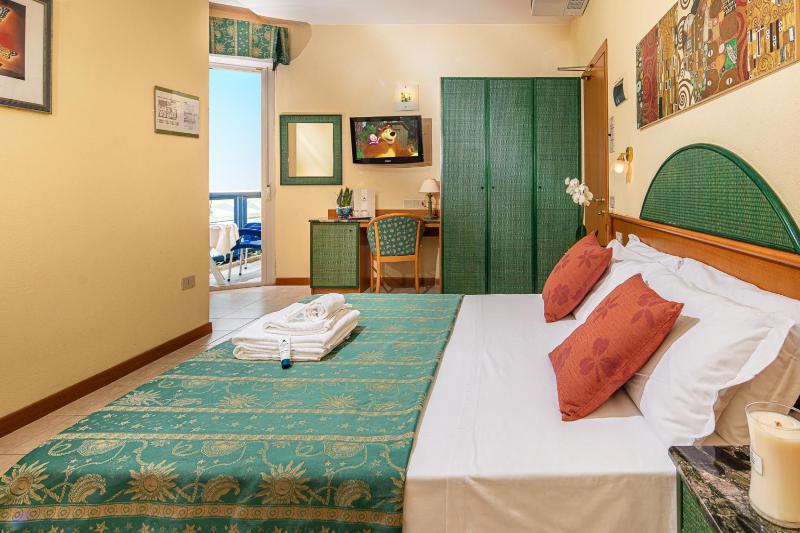Standard Double Room with Sea View image 4