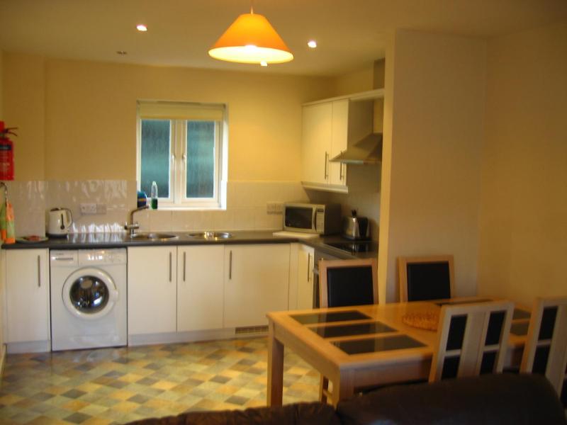 Two-Bedroom Apartment - Kingsley image 2
