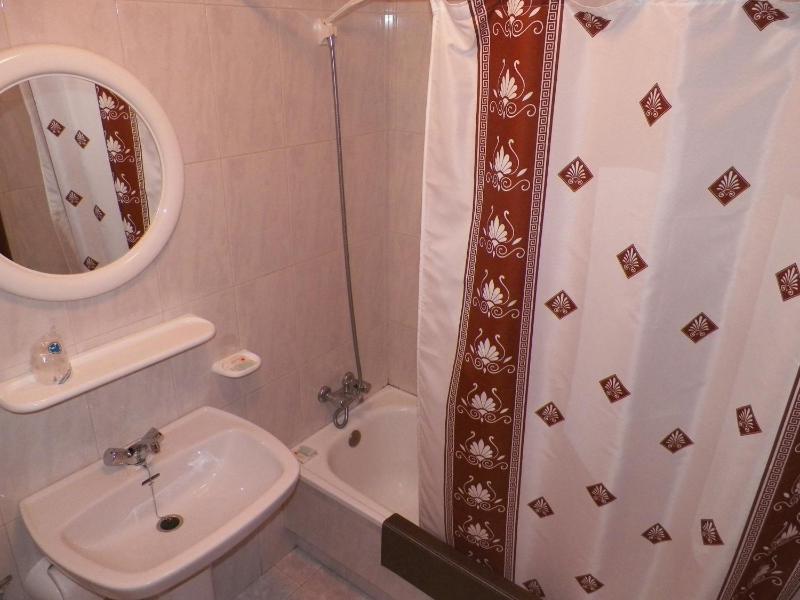 Double or Twin Room image 4