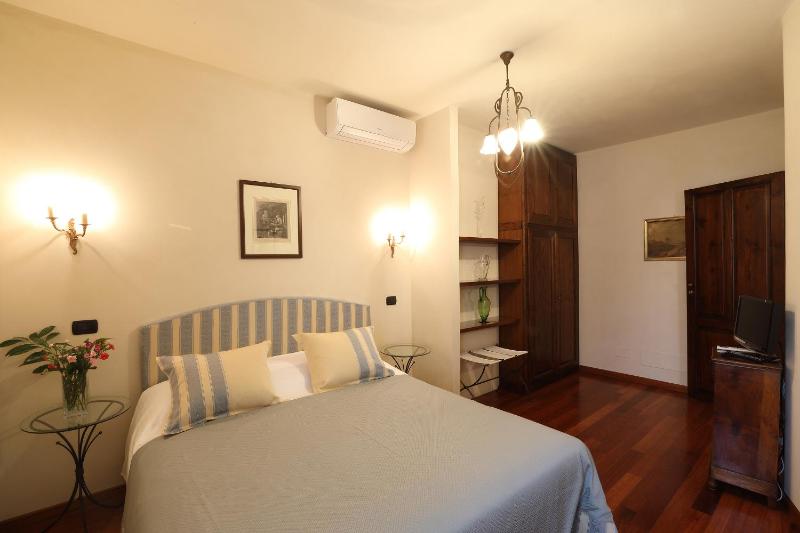 One-Bedroom Apartment image 2