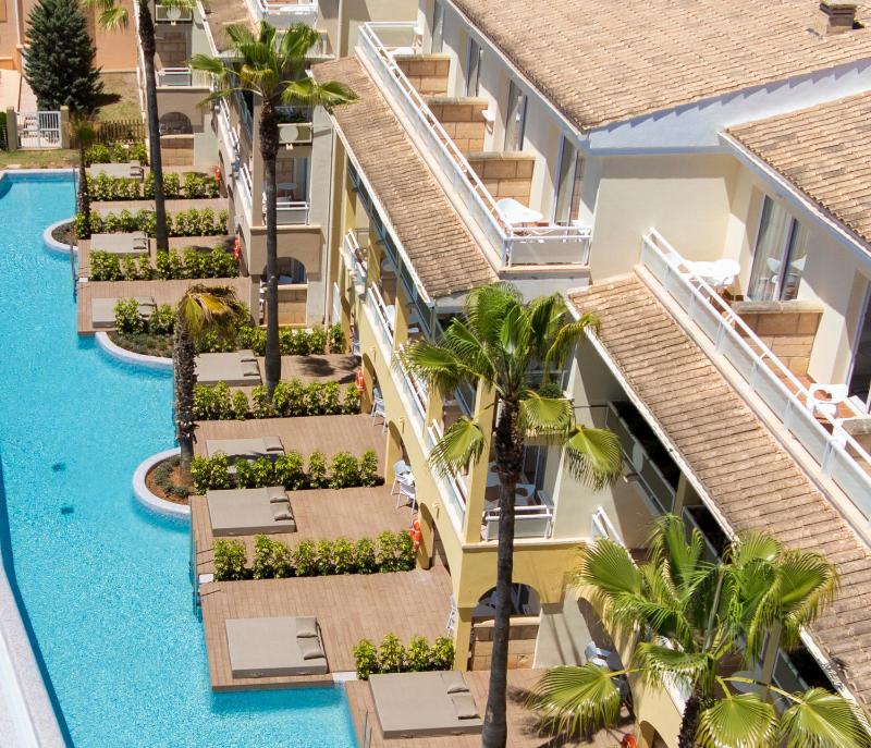 Family Suite Superior with Pool Access image 3