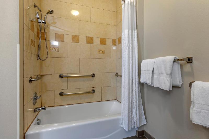 King Suite with Sofa Bed and Spa Bath - Non-Smoking image 2