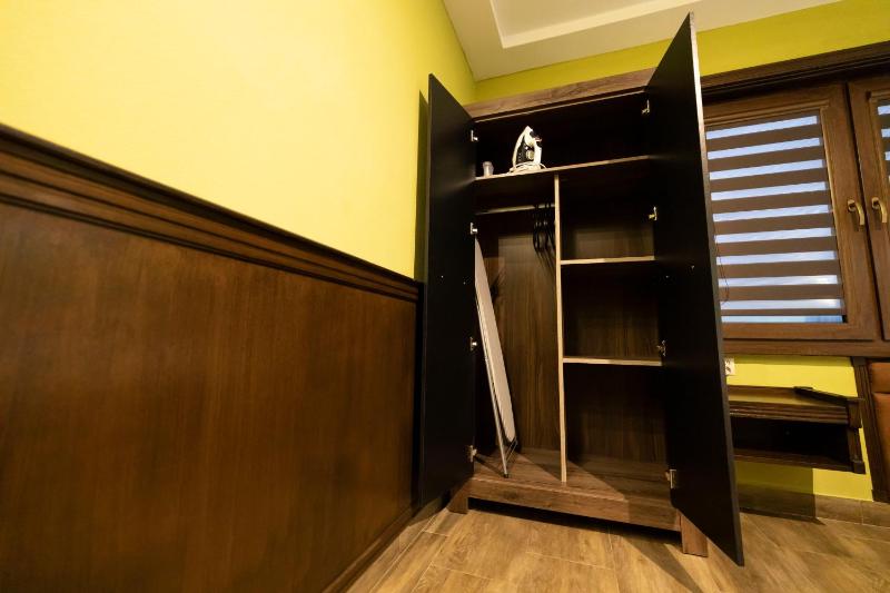 King Room image 4