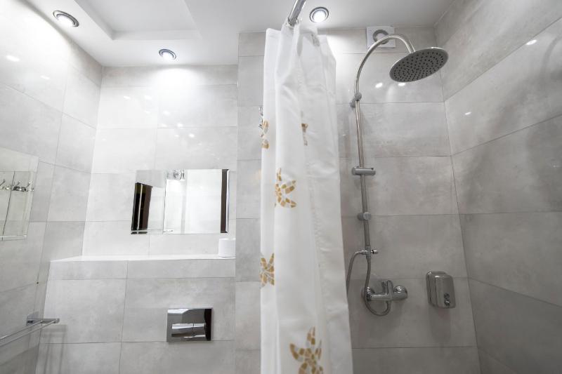 Quadruple Room image 3