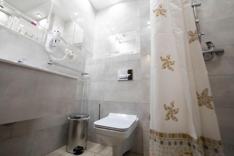 Quadruple Room image 2