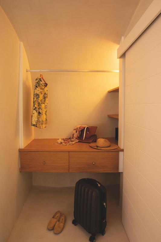Superior Suite with Caldera View image 4