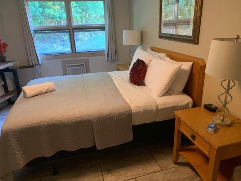 Double Room image 1