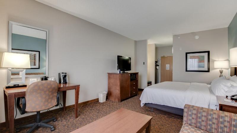 King Suite with Sofa Bed image 4