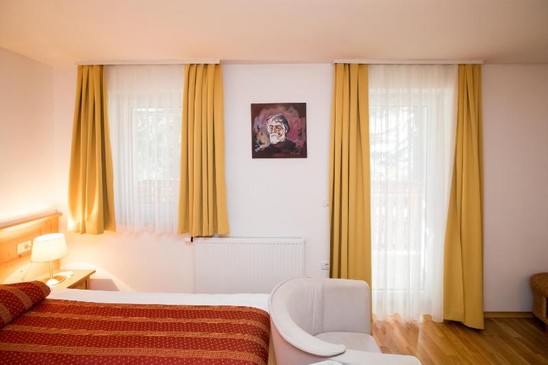 Triple Room with Balcony image 4