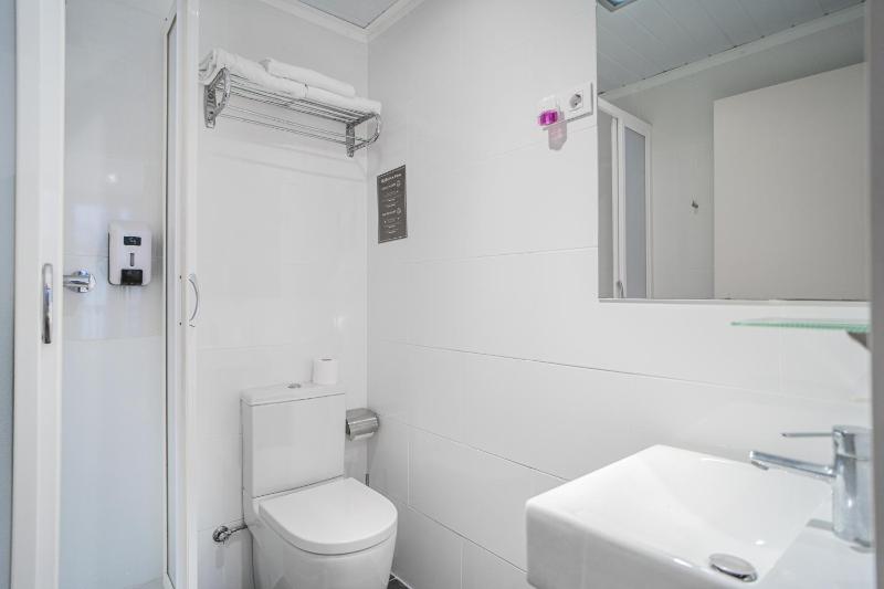 Hostal Fina - image 6