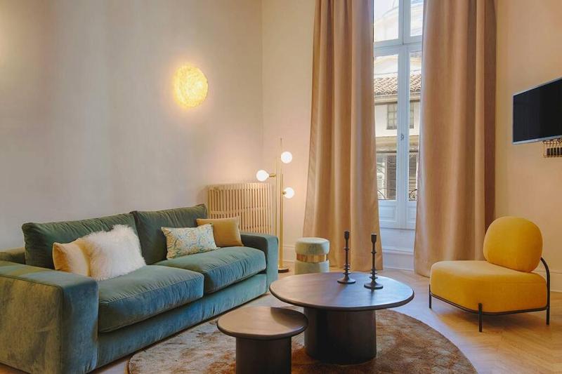 Romantic Flat in the heart of the city Images