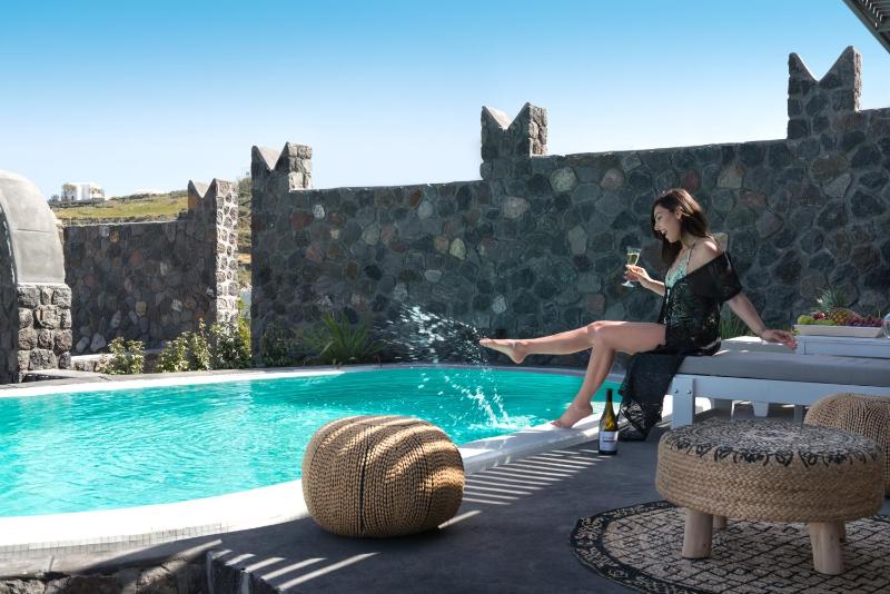 Elements Suite with Indoor Hot Tub, Private Pool and Sea View image 1