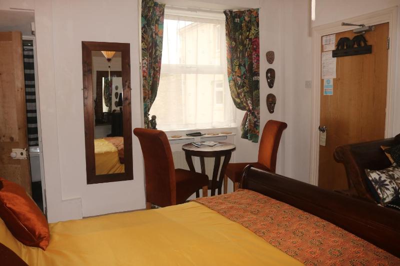 King Room Ensuite image 4