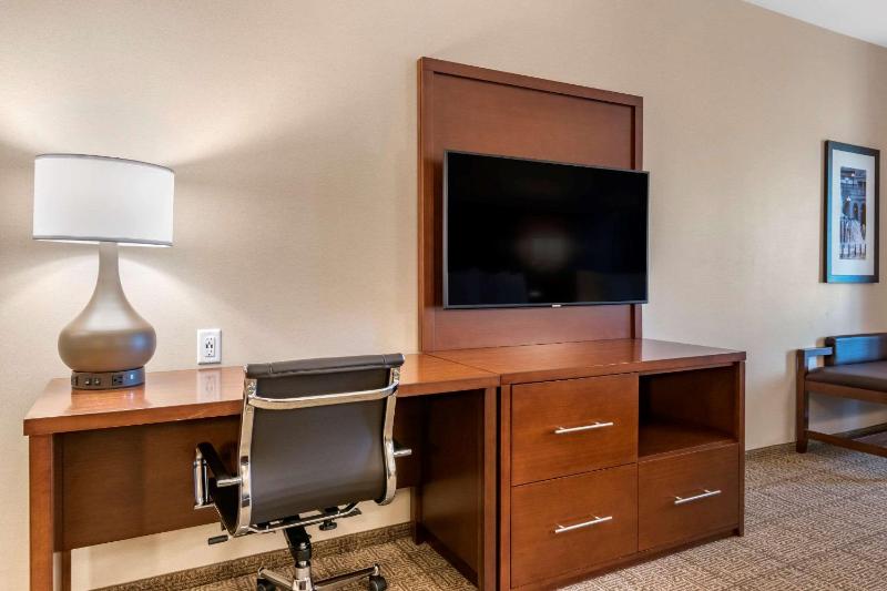 Queen Suite with Two Queen Beds - Non Smoking image 3