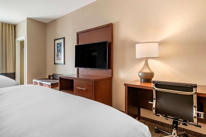 Queen Suite with Two Queen Beds - Non Smoking image 3