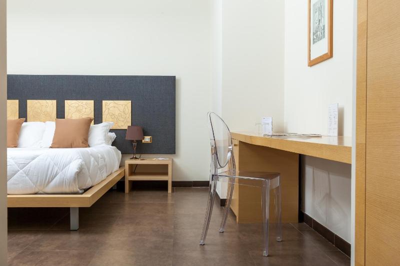 Deluxe Double Room image 1