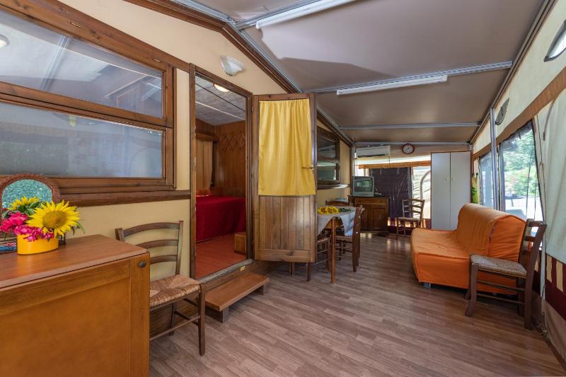 Mobile Home with Private External Bathroom image 3