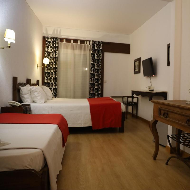 Standard Triple Room image 3