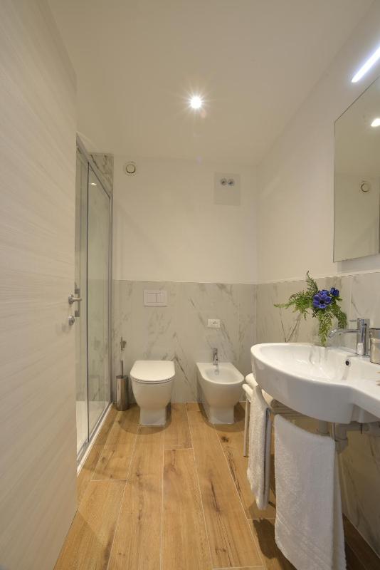 Double Room with Extra Bed image 2