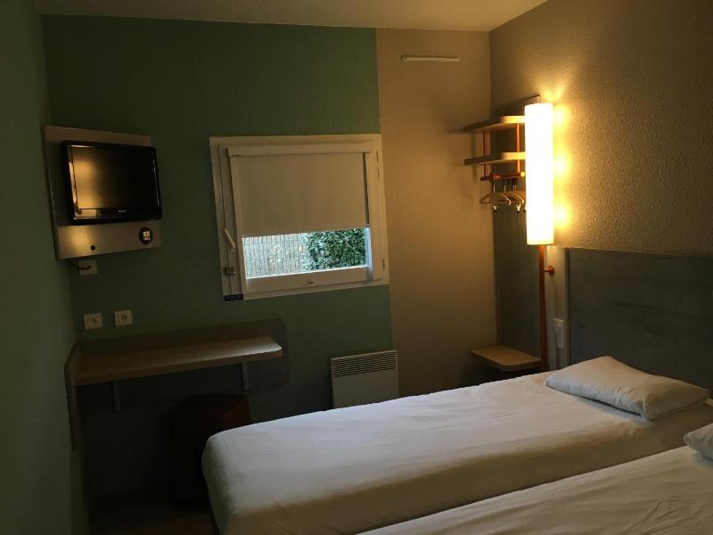 Twin Room image 2