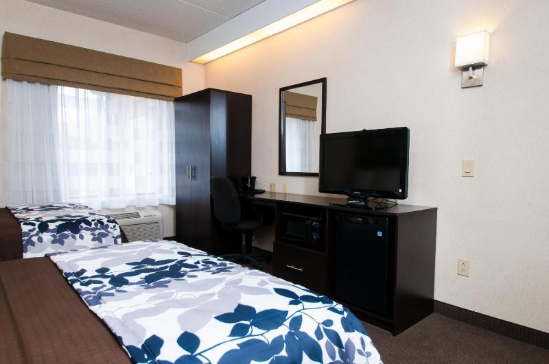 Double Room with Two Double Beds - Non-Smoking image 4