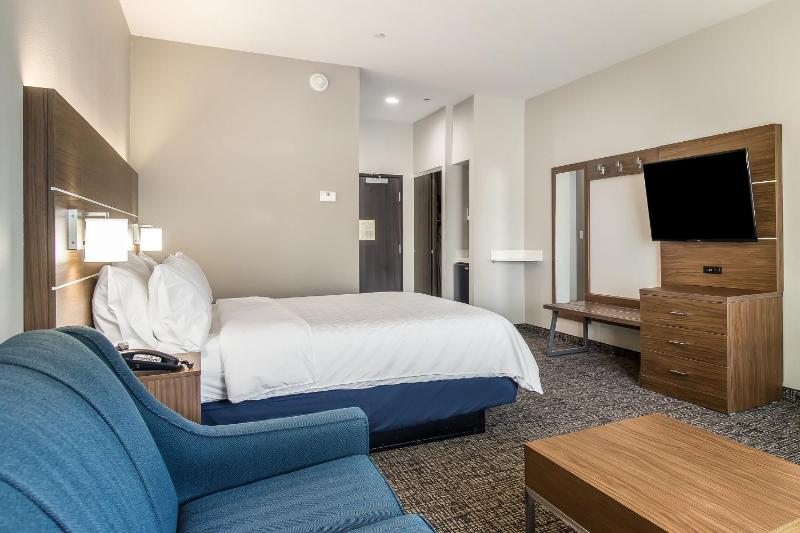 King Suite with Sofa Bed image 3