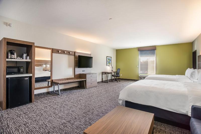 King Suite with Sofa Bed image 4