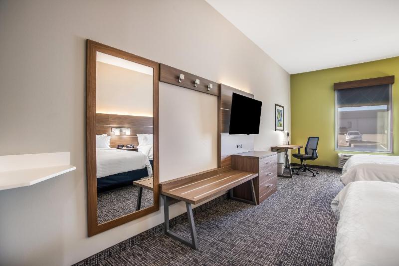 Standard Room with Two Queen Beds image 2