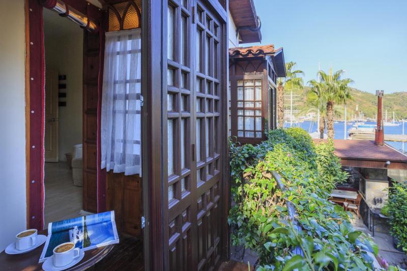 Double Room with Sea View image 4