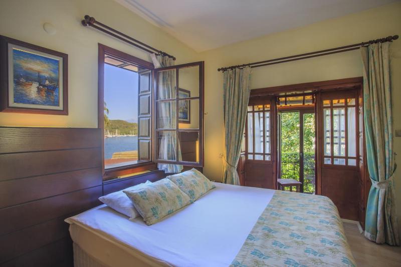 Double Room with Sea View image 2