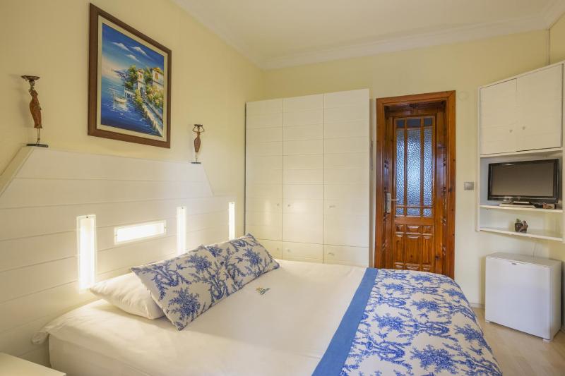 Double Room with Garden View image 3