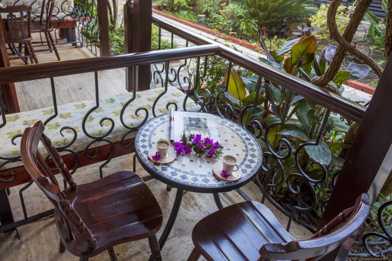 Double Room with Garden View image 4