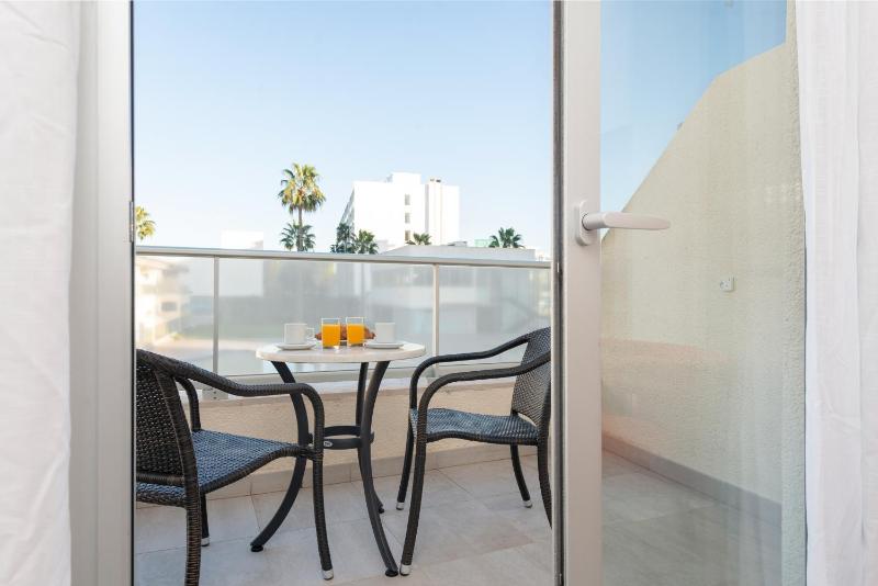 Double or Twin Room with City View image 1