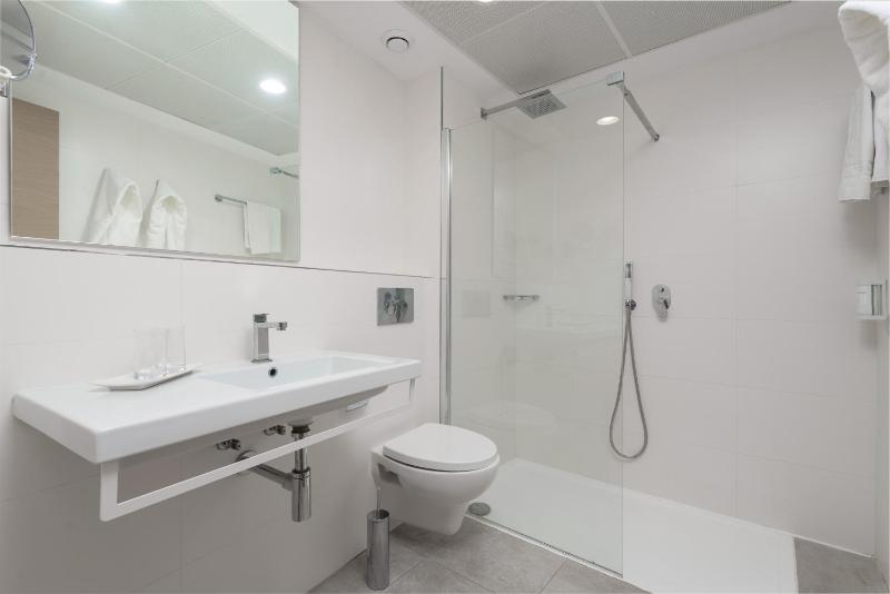 Double or Twin Room with City View image 3