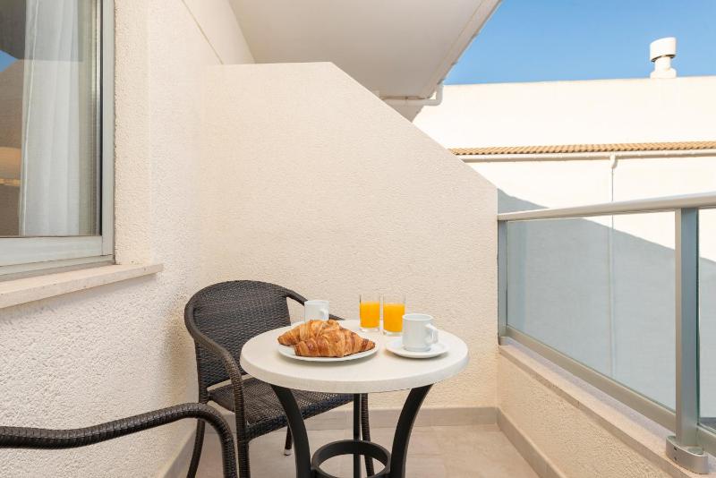 Suite with City View image 2