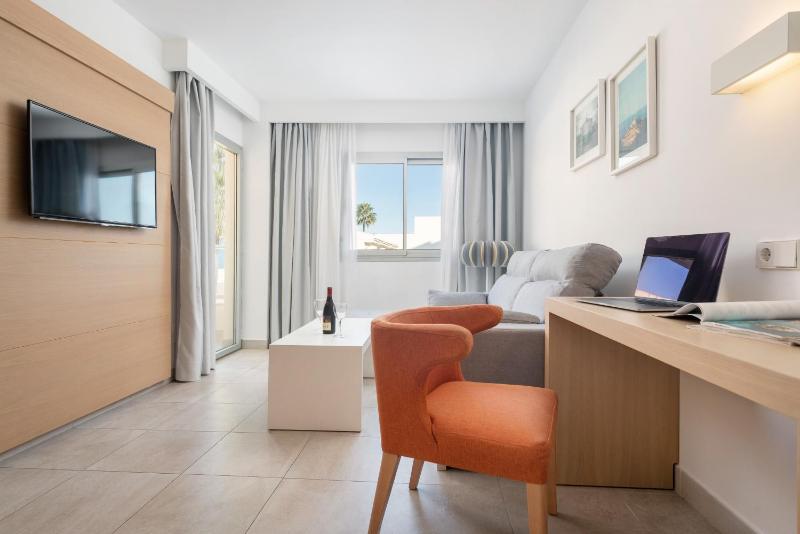 Suite with City View image 4