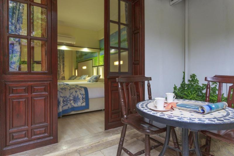Double Room with Garden View image 2