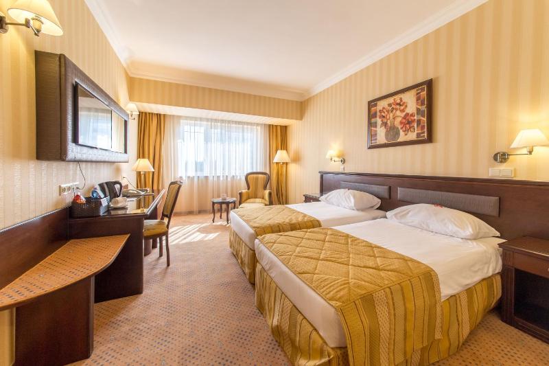 Deluxe Room with Two Twin Beds - Non-Smoking image 1
