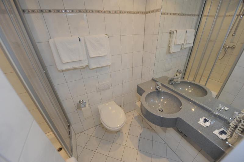 Deluxe Double Room image 2