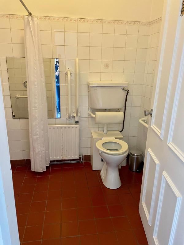 Standard Double Room image 3