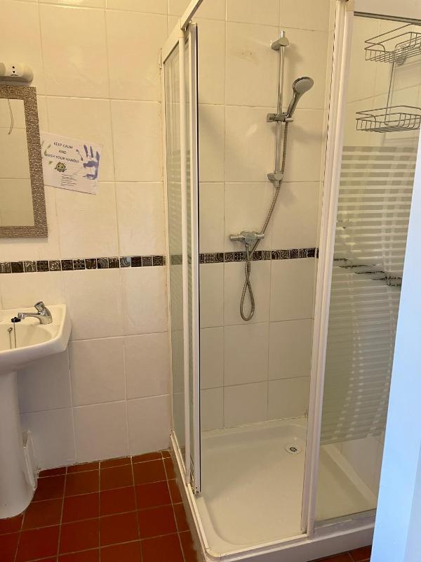 Twin Room image 3