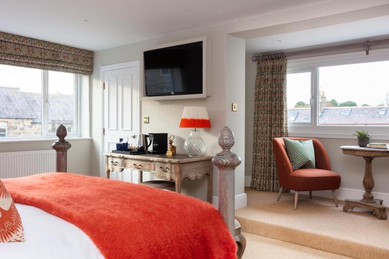 Deluxe King Room image 4