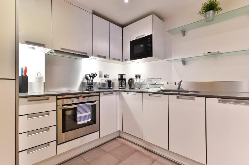 One-Bedroom Apartment image 4