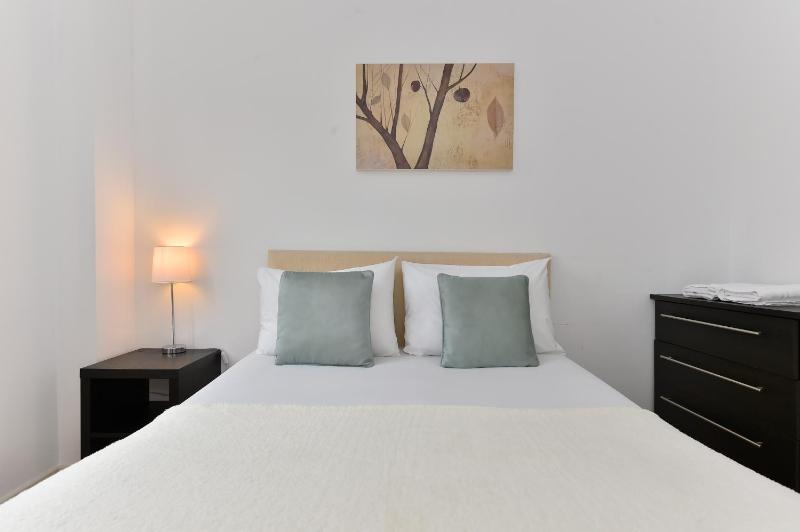 One-Bedroom Apartment image 3