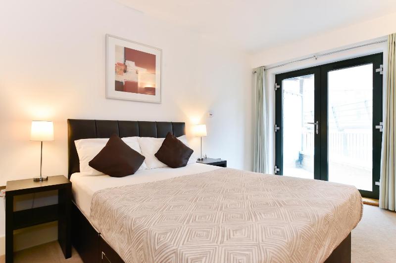 One-Bedroom Apartment image 2